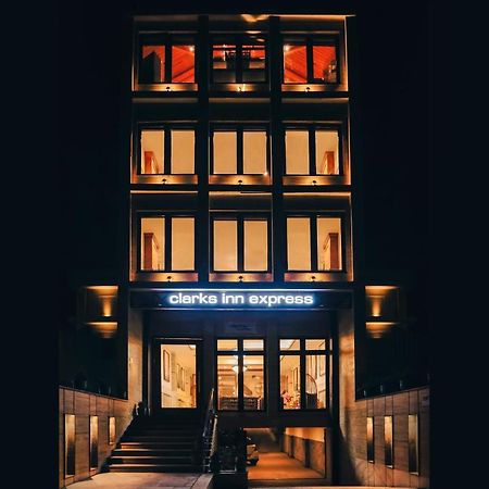 Clarks Inn Express, Dehradun Eksteriør bilde