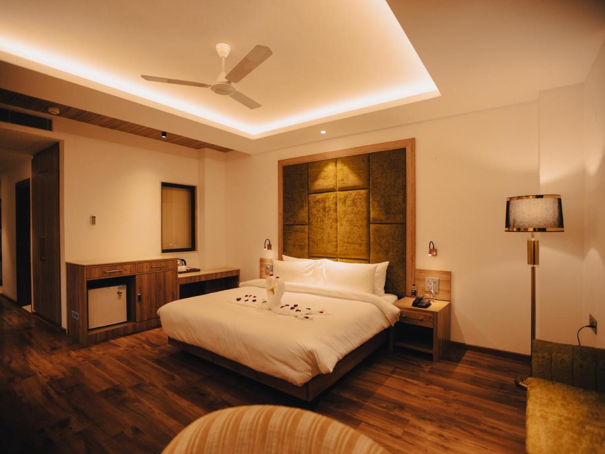 Clarks Inn Express, Dehradun Eksteriør bilde