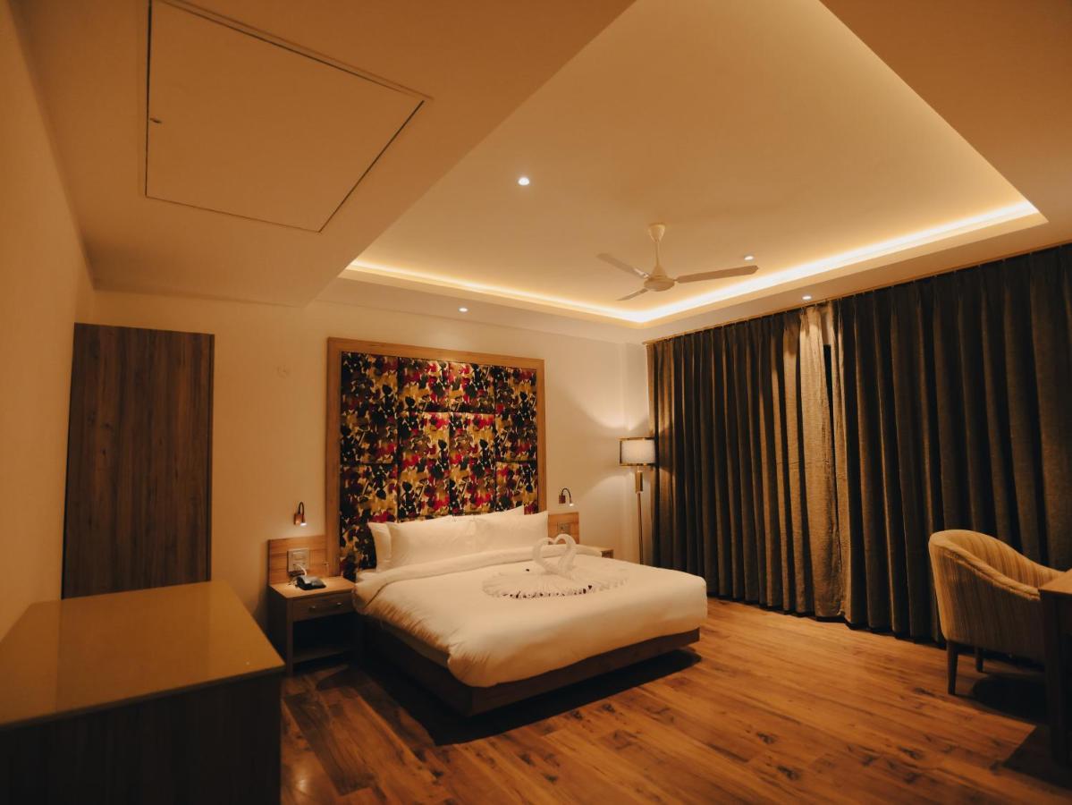 Clarks Inn Express, Dehradun Eksteriør bilde