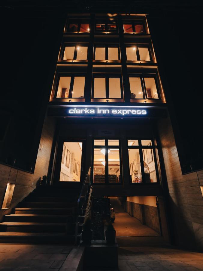Clarks Inn Express, Dehradun Eksteriør bilde