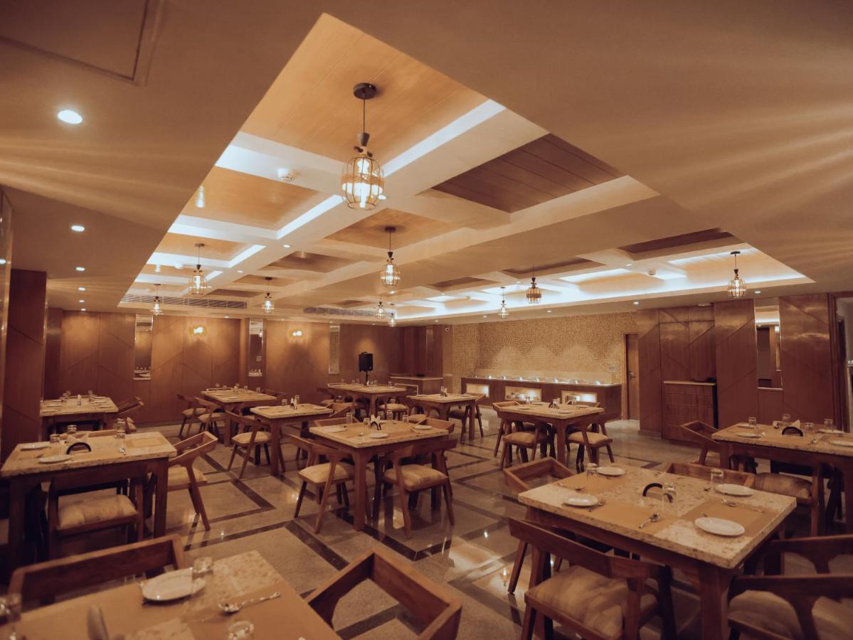 Clarks Inn Express, Dehradun Eksteriør bilde