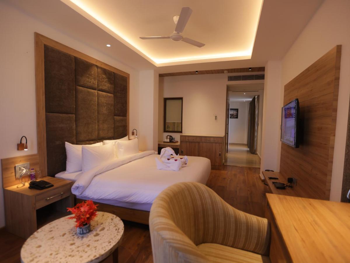 Clarks Inn Express, Dehradun Eksteriør bilde