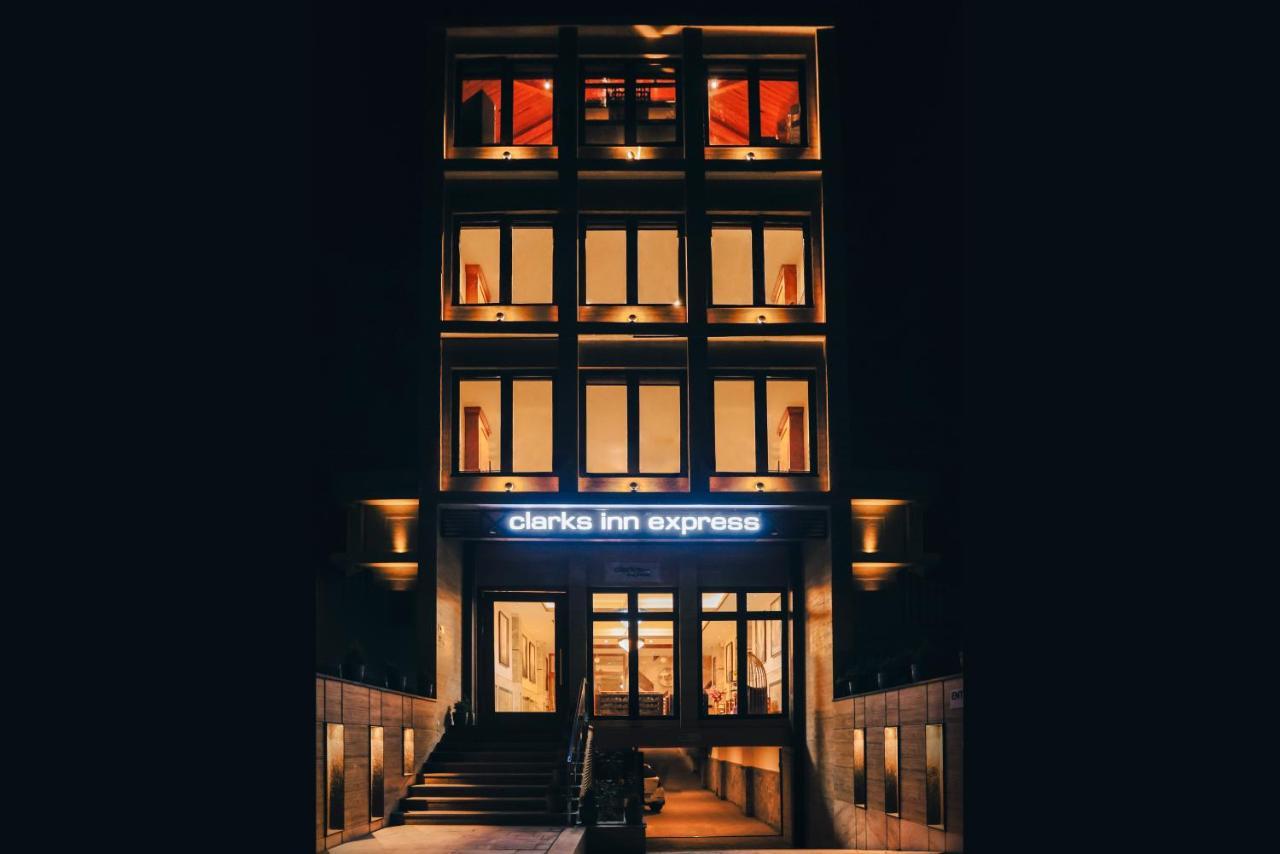Clarks Inn Express, Dehradun Eksteriør bilde